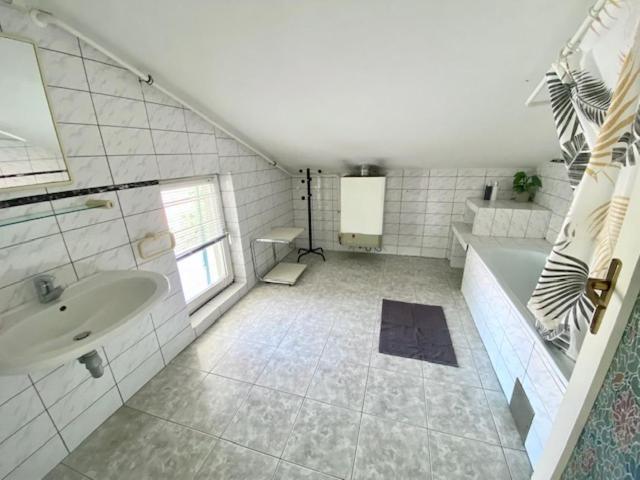 Top Floor Maisonette In Centre *