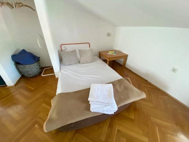 Apartman Top Floor Maisonette In Centre