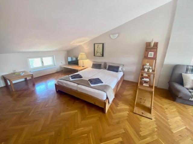 Top Floor Maisonette In Centre Apartman Pula